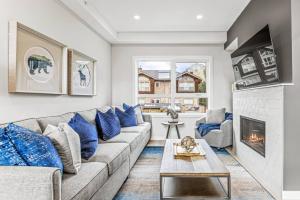 Brand New 3BR with Mountain views and Private garage