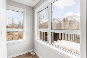 Brand New 3BR with Mountain views and Private garage