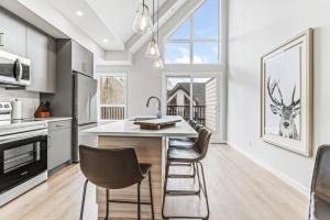 Brand New 3BR with Mountain views and Private garage