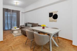 Athina Serenity - 2B, Pangrati