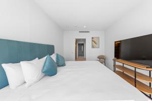 4 Bed Apartment with Sparkling Views of Gold Coast