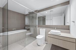 4 Bed Apartment with Sparkling Views of Gold Coast