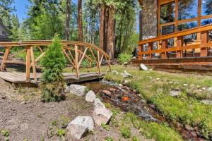 Little Bridge Lodge - Storybook Stateline Oasis