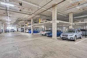 Queen City Breeze - Parking, Pool, Walkable