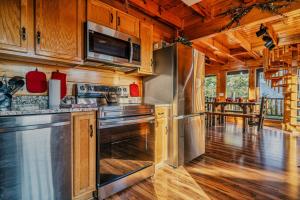 Perfect Smokies Escape Park View Hot Tub More