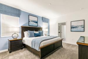 Great 8 br villa w games theater pool by Disney