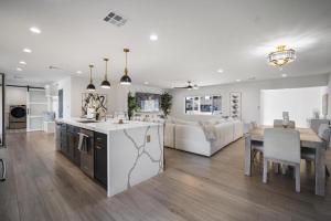 Glimmer-Sparkling Pool & Mini Golf-Near Old Town