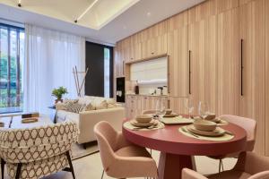 Snob Suite