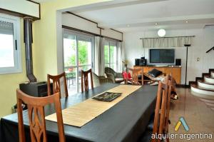 Casa con hermosa vista al lago