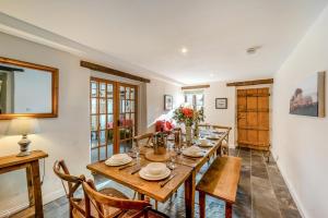 5 Bed in Middle Marwood oc-stepps