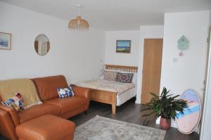 Bright & relaxed beach front studio flat