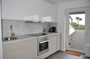 Bright & relaxed beach front studio flat