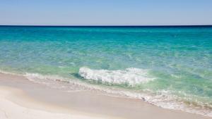 Seas the Day! Your Perfect 2BR Beachfront Escape! Sleeps 8!