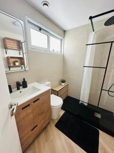 Sea View Apartment in El Médano with pool & private parking space