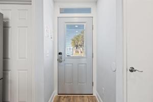 GO-JO Getaway! Coastal Comfort, 2BR Beachfront Townhouse, Sleeps 6