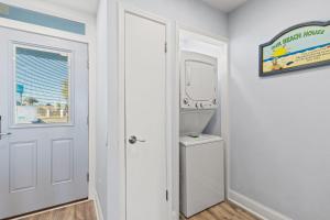 GO-JO Getaway! Coastal Comfort, 2BR Beachfront Townhouse, Sleeps 6