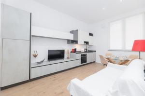 Bocconi White Apartment