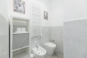 Bocconi White Apartment