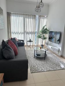 Urban Cozy 1BR apartment with Canal view - Free parking