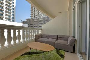 Waves - Elegant 1BR Retreat in JVC with Balcony