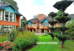 Apartamento Duplex, Climatizado, Próximo ao Lago