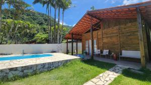 Casa na Recanto Verde Mar com piscina