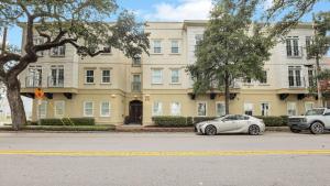 Free Parking • 2 Units in Walkable Historic District The Juliette by AvantStay