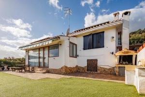 Battistina Holiday Home