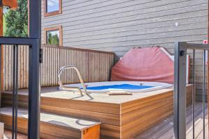 Cozy 1BR condo in Breckenridge with hot tub and wooded views Atrium 005!