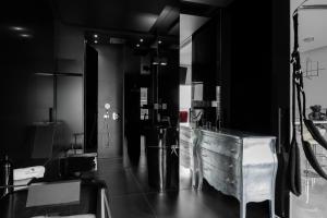 Love Swing & Jacuzzi Apartment by Lion Apartments