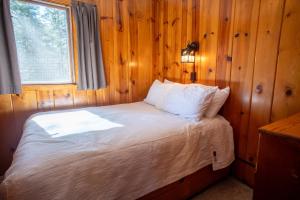 Traditional Cabin - First on the Water - Nearest to Marine - Netflix CB10