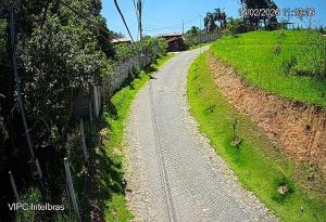 Chalé na mata céu iluminado