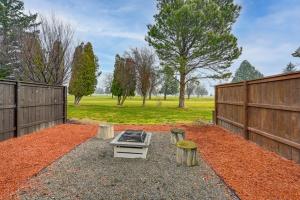 Near McNary Dam! Pet-Friendly Condo on Golf Course