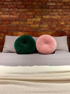 Quiet Guest Room in London Homestay