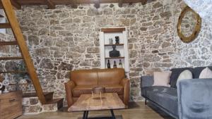 MENELAUS Stone House