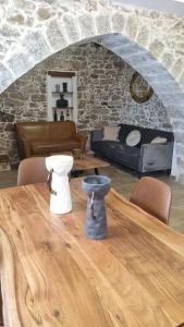 MENELAUS Stone House