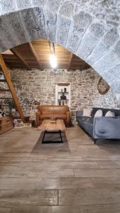 MENELAUS Stone House