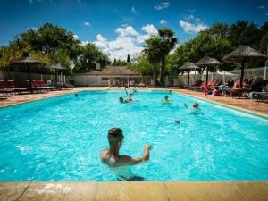 Chalet Confort avec Terrasse - 4 Personnes - API-1-52-1742