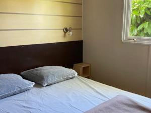 Mobil-home 6 personnes avec terrasse - API-1-52-1710