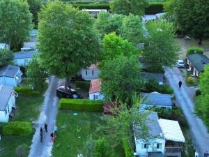 Mobil-home 6 personnes avec terrasse - API-1-52-1710