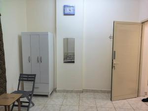 Catchy & Traveler-Friendly Room