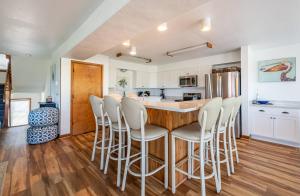 Looking Glass - Nags Head MP 12, Oceanfront, 5 BD, Pool, Hot Tub, Pets OK!