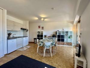 SM023 Terrasse du soleil SAINTE MAXIME Centre-ville T2 vue mer proche de la plage