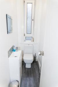 Spacious 5BR 2 Bath House in Sunderland Perfect for Contractors and Families