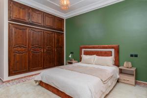 Calm & Spacious Villa - Walk to Beach - Quite Oasis