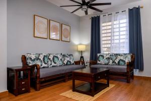 Spacious Family Home with Sea & Mountain Views