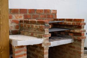 Spacious Family Home with Sea & Mountain Views