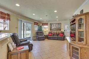 Lake Days on Sam Rayburn! Wooded Retreat with Yard