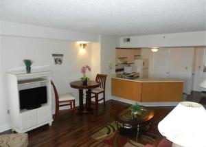 High Floor 2BR Pools Ocean Views Palace Resort