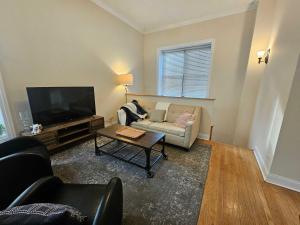Gold Coast DOWNTOWN CHICAGO Sleeps 20
